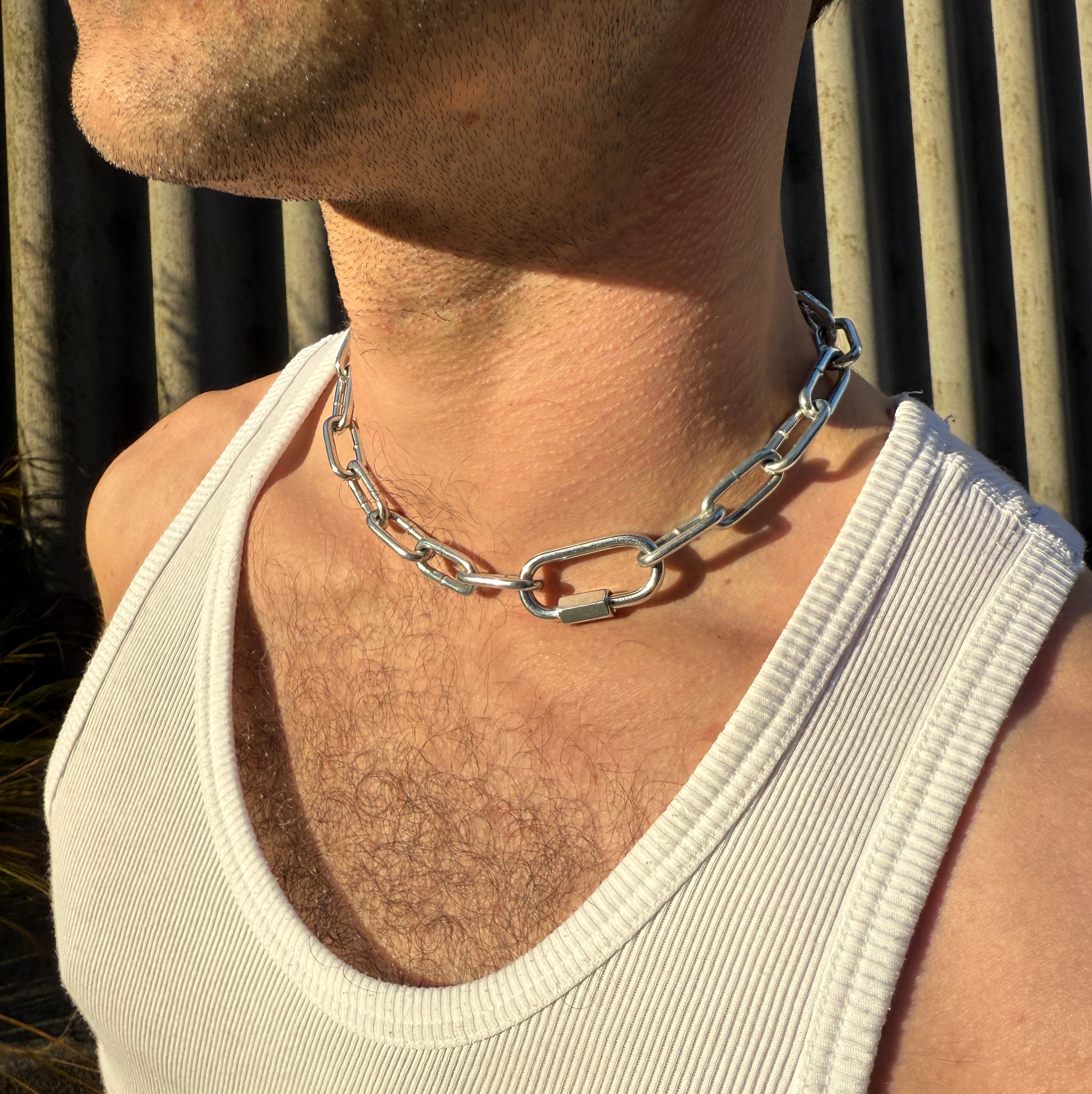 Lightweight 3mm chain on a person's neck
